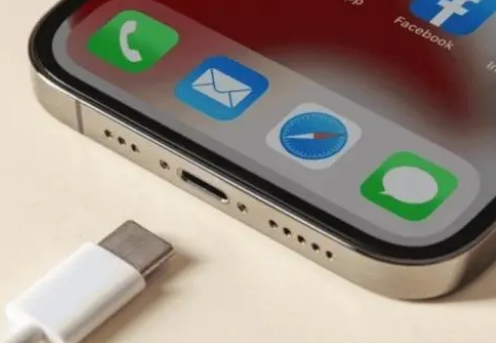 封开苹果15维修分享iPhone15改USB-C接口后能和安卓用户互借充电器吗 